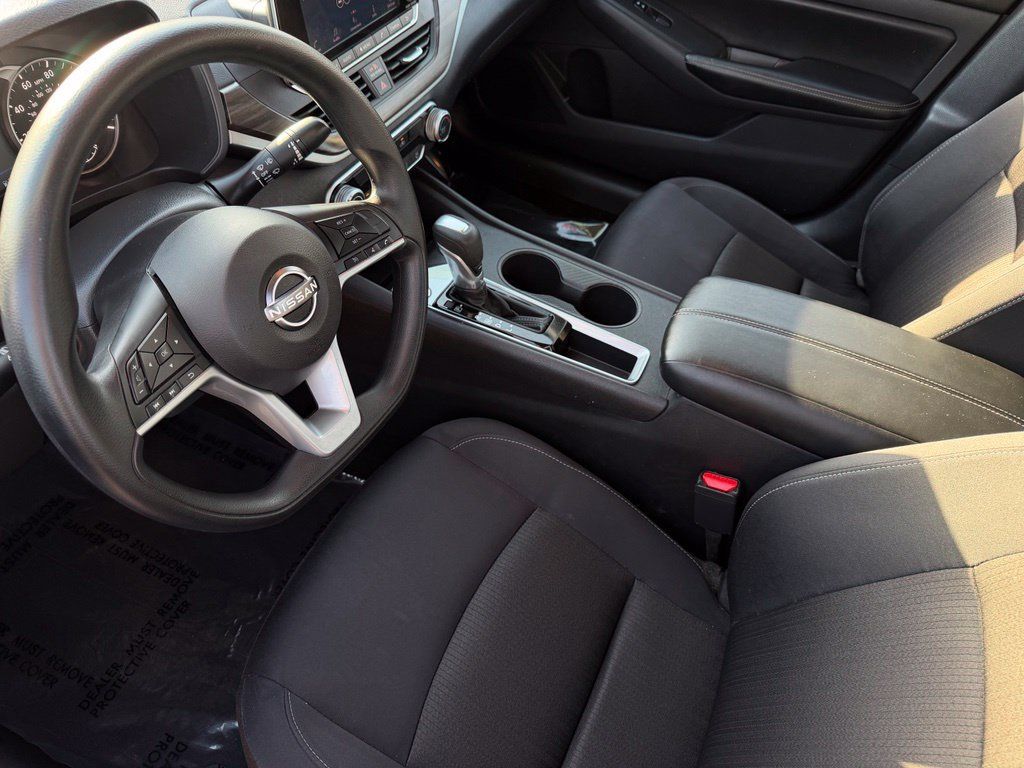 Certified 2025 Nissan Altima 2.5 SV FWD image 17