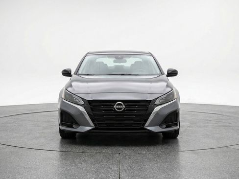 Used 2025 Nissan Altima 2.5 SV FWD image 2