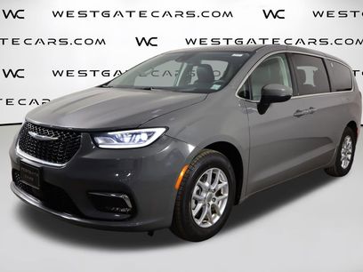 Used 2023 Chrysler Pacifica Touring-L