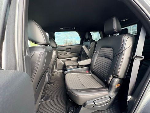 Used 2025 Nissan Pathfinder Rock Creek image 11