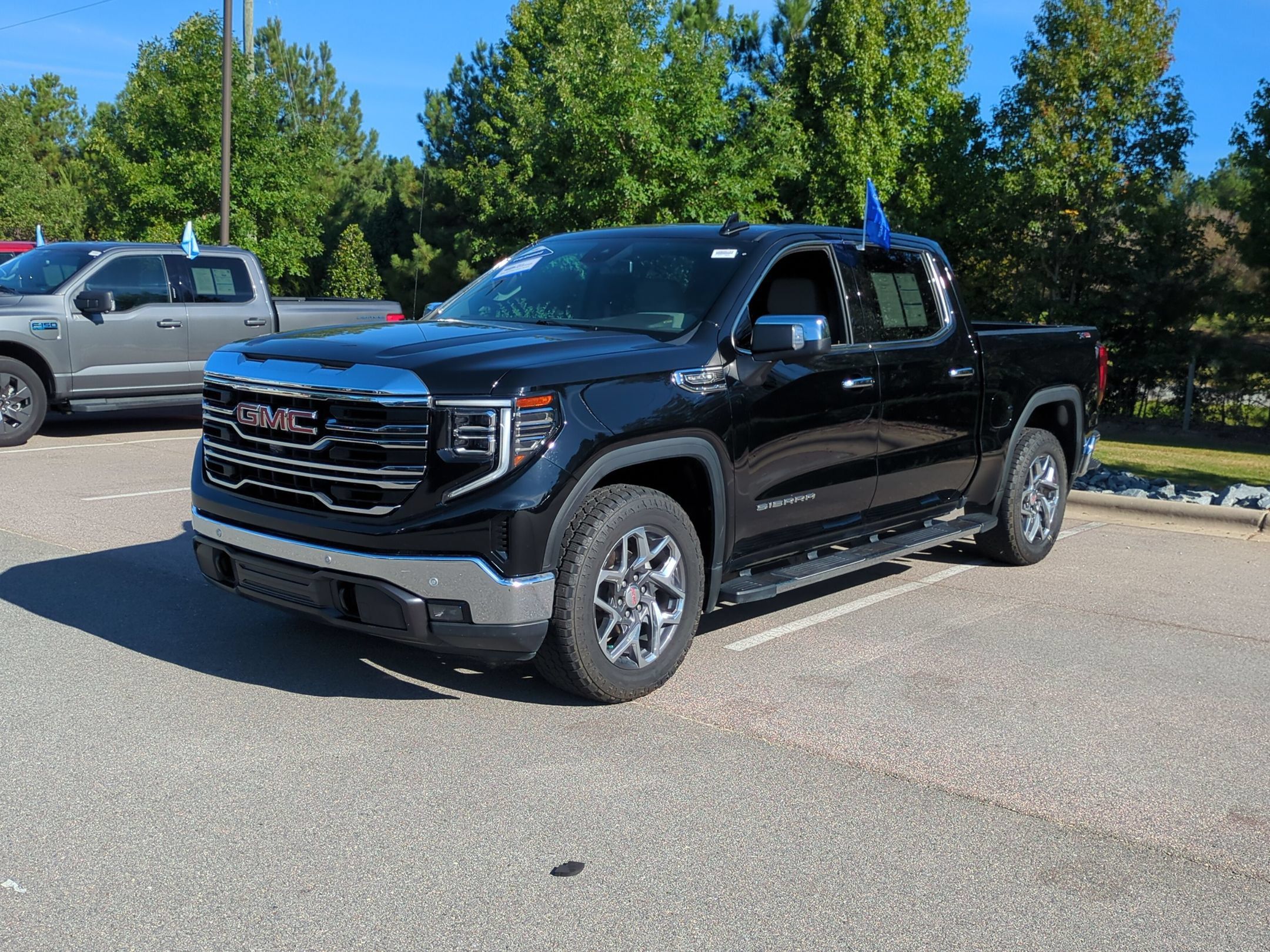 Used 2025 GMC Sierra 1500 SLT w/ SLT Premium Plus Package AWD/4WD image 8