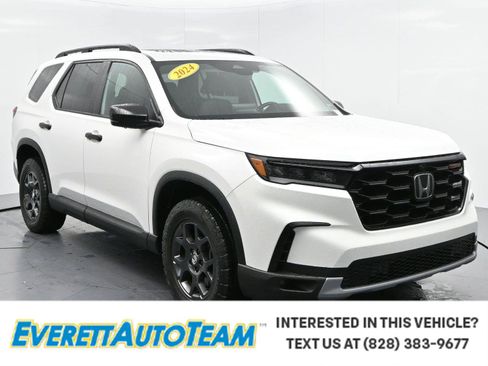 Used 2024 Honda Pilot TrailSport image 1