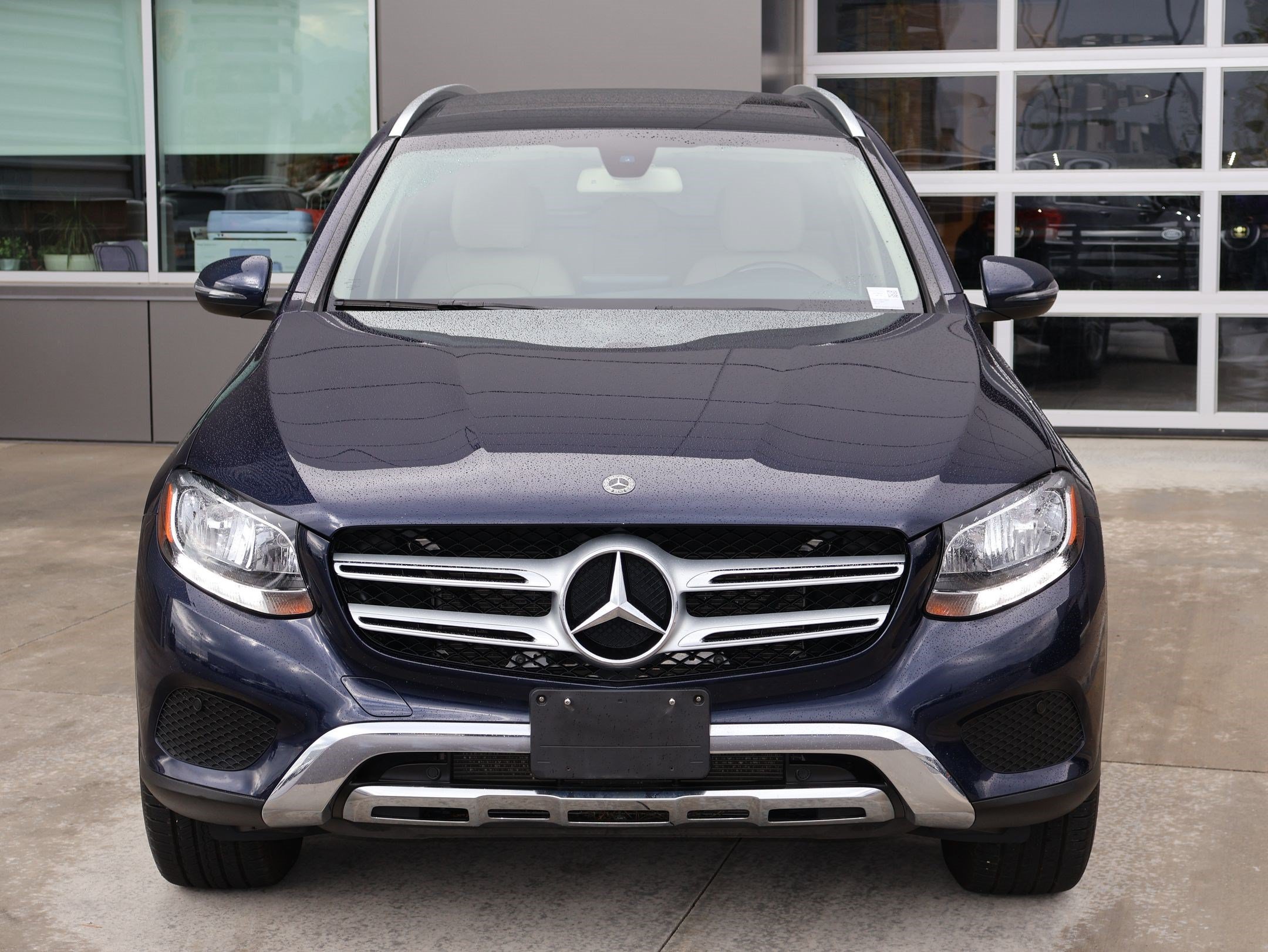 Used 2019 Mercedes-Benz GLC 300 4MATIC image 2