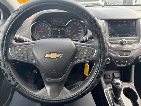 Used 2019 Chevrolet Cruze LT image 10