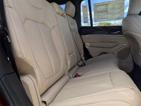 New 2025 Jeep Grand Cherokee Limited w/ Luxury Tech Group II image 35