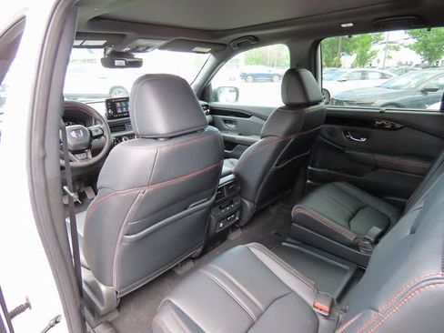 New 2025 Honda Pilot TrailSport image 15