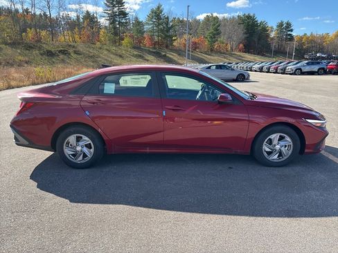 New 2025 Hyundai Elantra SE image 5