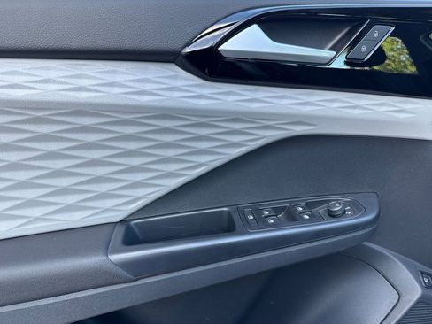 Used 2023 Volkswagen Taos S image 11