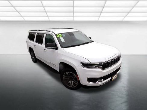 Used 2023 Jeep Wagoneer L Series II image 2