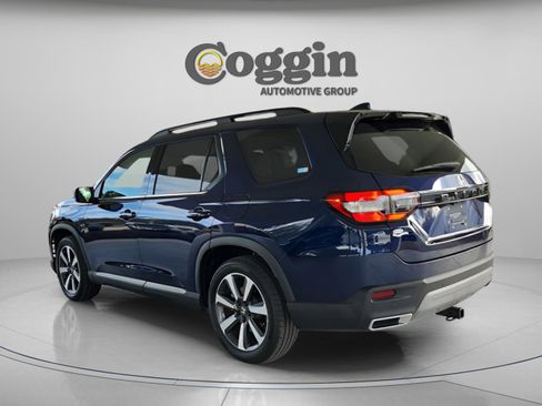 Used 2025 Honda Pilot Touring image 3
