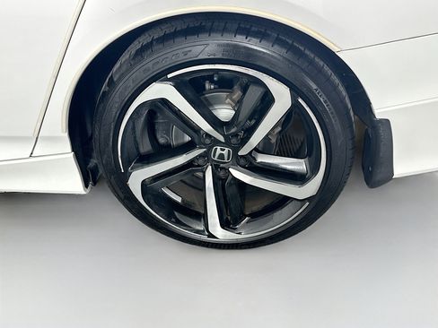 Used 2018 Honda Accord Sport image 11