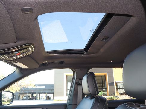 New 2025 Jeep Grand Cherokee L Altitude image 13