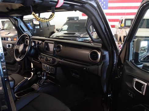 Used 2021 Jeep Gladiator Sport AWD/4WD image 23