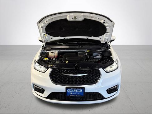 Used 2023 Chrysler Pacifica Touring-L FWD image 20