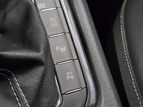 Used 2022 Volkswagen Tiguan SEL R-Line image 32