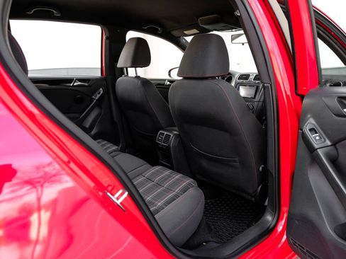 Used 2013 Volkswagen GTI 4-Door image 40