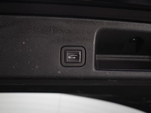 Used 2024 Chevrolet Equinox EV RS FWD image 17