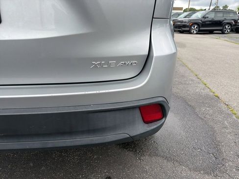 Used 2017 Toyota Highlander XLE AWD/4WD image 7