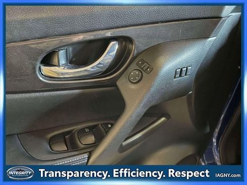 Used 2019 Nissan Rogue SV w/ Premium Package image 16