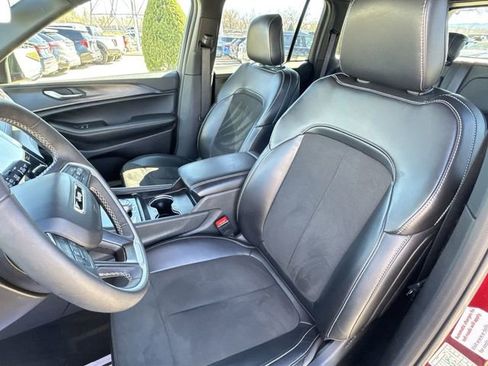 Used 2025 Jeep Grand Cherokee Altitude image 20