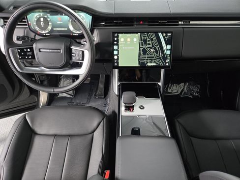 New 2025 Land Rover Range Rover SE image 4