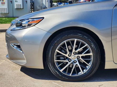Used 2017 Lexus ES 350 w/ Luxury Package image 5