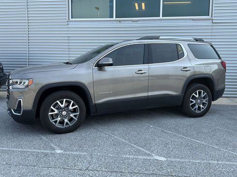 Used 2023 GMC Acadia SLT w/ Technology Package FWD image 2