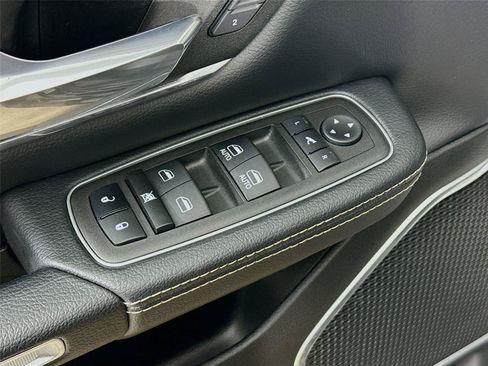 Used 2023 RAM 1500 Laramie AWD/4WD image 21