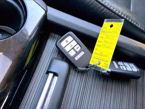 Used 2017 Honda Pilot Elite image 15