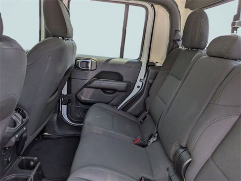 Used 2023 Jeep Gladiator Overland image 17