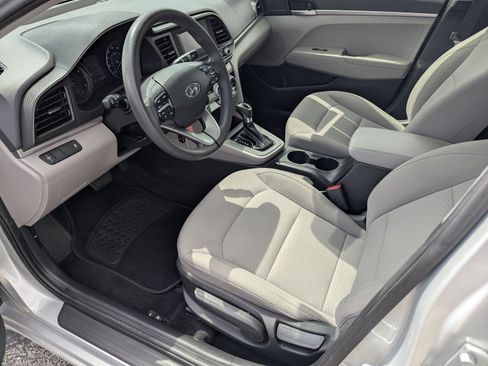 Used 2019 Hyundai Elantra SE FWD image 9