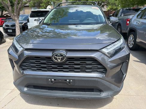 Used 2022 Toyota RAV4 XLE image 2