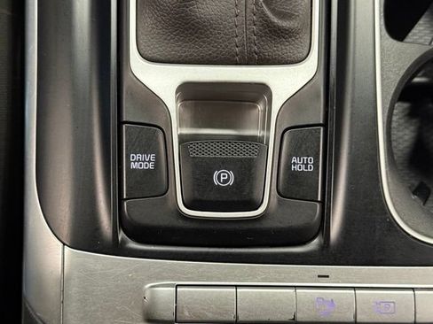 Used 2023 Kia Carnival LX FWD image 25