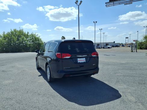 Used 2023 Chrysler Voyager LX FWD image 6