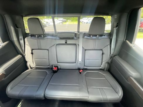 Used 2022 Chevrolet Silverado 1500 High Country w/ Technology Package AWD/4WD image 9