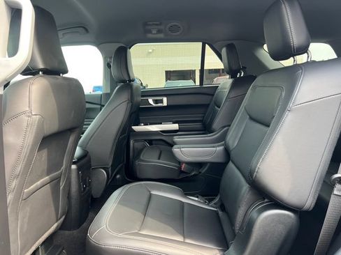 Certified 2024 Ford Explorer XLT AWD/4WD image 5