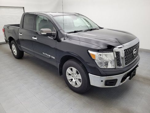 Used 2018 Nissan Titan SV w/ SV Convenience Package image 11