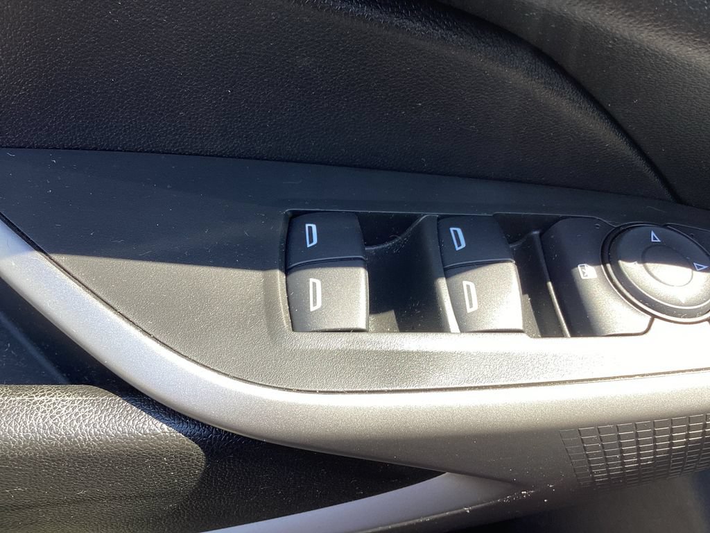 Used 2024 Chevrolet Trax RS FWD image 36