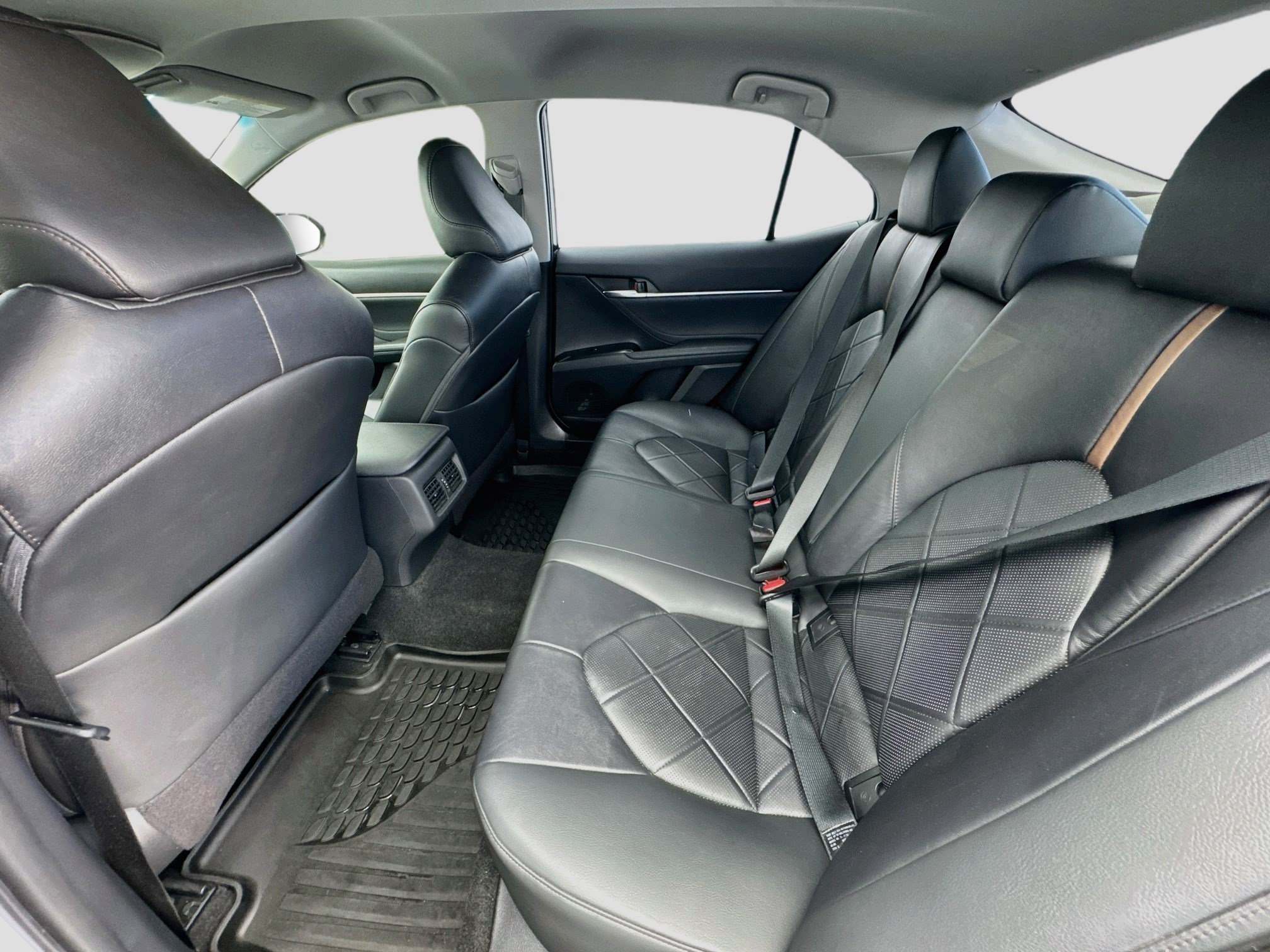 Used 2018 Toyota Camry XLE w/ Audio Package FWD image 15