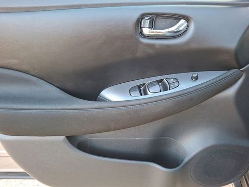 Used 2023 Nissan Leaf S image 12