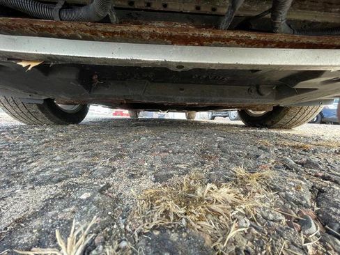 Used 2001 Pontiac Bonneville SE image 20