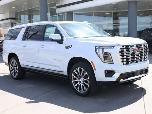 New 2026 GMC Yukon XL Denali w/ Denali Reserve Package AWD/4WD image 8