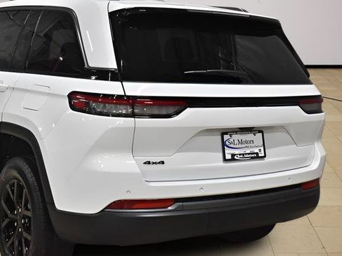 New 2026 Jeep Grand Cherokee Altitude AWD/4WD image 32