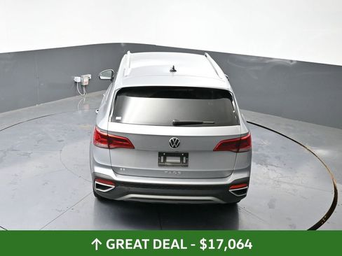 Used 2024 Volkswagen Taos SE image 24