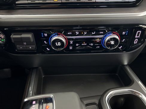 Used 2026 GMC Sierra 1500 SLT image 17