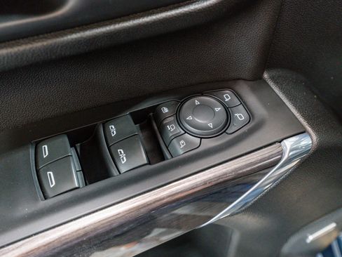 Used 2020 Chevrolet Silverado 2500 LTZ w/ LTZ Premium Package image 17