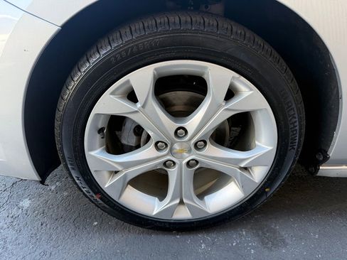 Used 2018 Chevrolet Cruze Premier FWD image 35