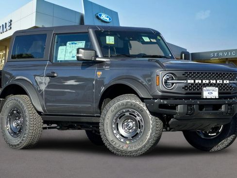 New 2025 Ford Bronco Badlands image 2