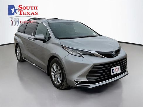 Used 2025 Toyota Sienna Limited AWD/4WD image 1
