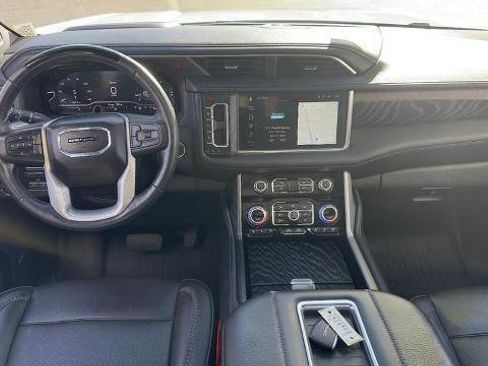 Used 2023 GMC Yukon Denali w/ Denali Reserve Package image 13